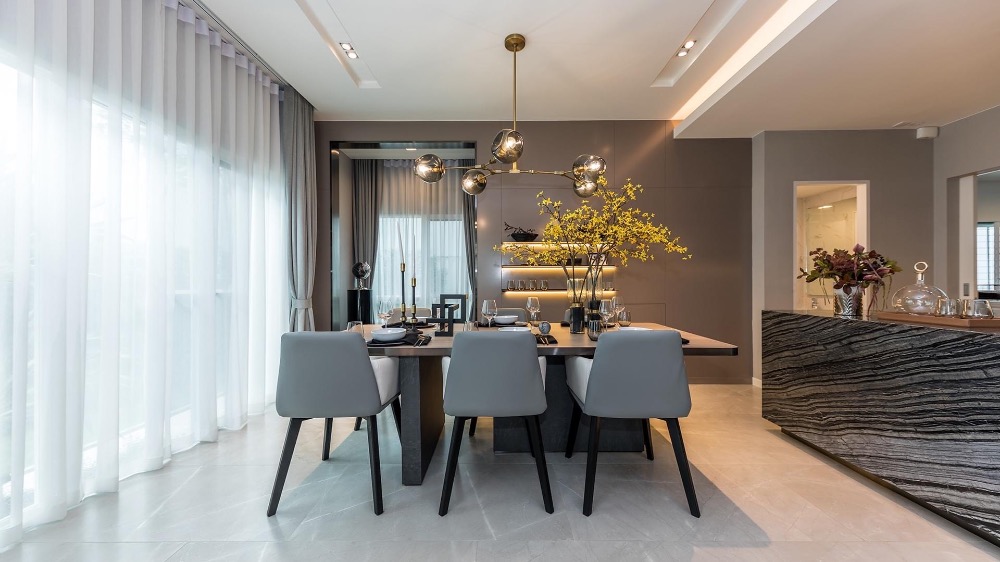 For RentHouseLadkrabang, Suwannaphum Airport : 4 bed 5 baht + maid unit Fully furnished modern House with Prop Styling in Bangna