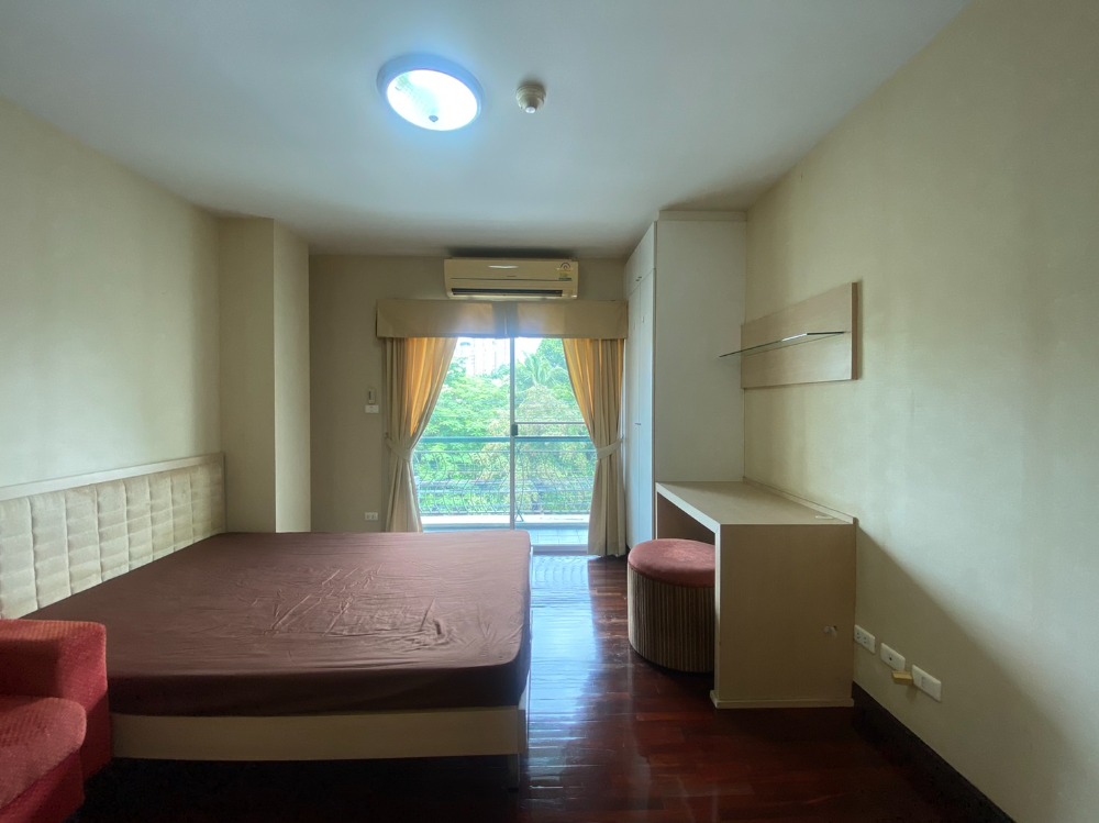 For SaleCondoKasetsart, Ratchayothin : Condo for sale, Wilmore Phaholyothin 32, near BTS Sanam Khen Station, 500 meters and near Kasetsart University, Bangkhen, only 900 meters.