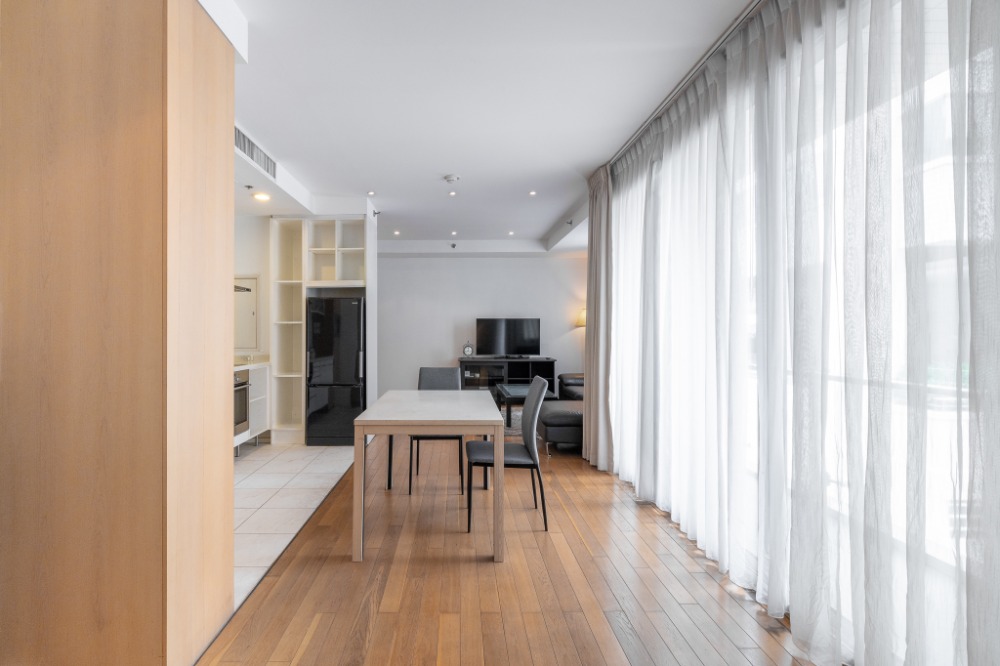 ให้เช่าคอนโดสีลม ศาลาแดง บางรัก : The Legend Saladaeng【𝐑𝐄𝐍𝐓】🔥ห้องสไตล์โมเดิร์น ตกแต่งสวยมาก ห้องใหญ่กว้างขวาง ที่เก็บของแบบจุใจ ครบจบ 🔥 ติดต่อไลน์ไอดี: @hacondo