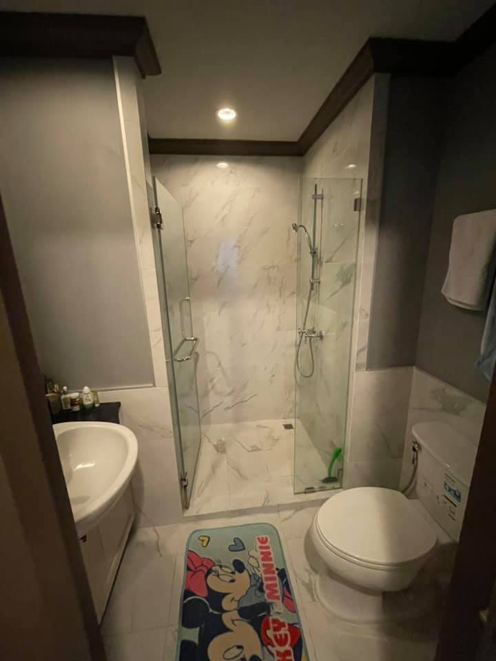 ให้เช่าคอนโดสยาม จุฬา สามย่าน : The Reserve Kasemsan 3【𝐒𝐄𝐋𝐋 & 𝐑𝐄𝐍𝐓】🔥ห้องสไตล์โมเดิร์น ห้องครัวแยก เฟอร์และสิ่งอำนวยความสะดวกครบครัน ส่วนกลางดี พร้อมเข้า 01/01/68 🔥 ติดต่อไลน์ไอดี: @hacondo