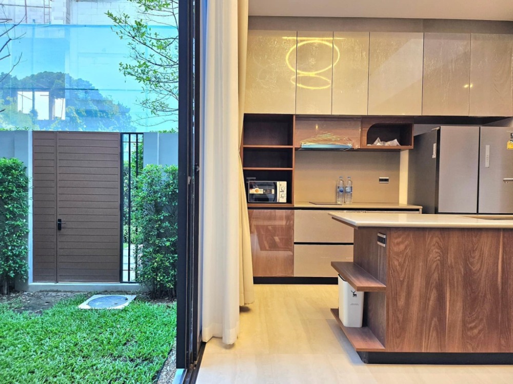 For RentHousePattanakan, Srinakarin : 4 Bedroom 🏡🌳(For Rent) BuGaan Krungthep Kreetha