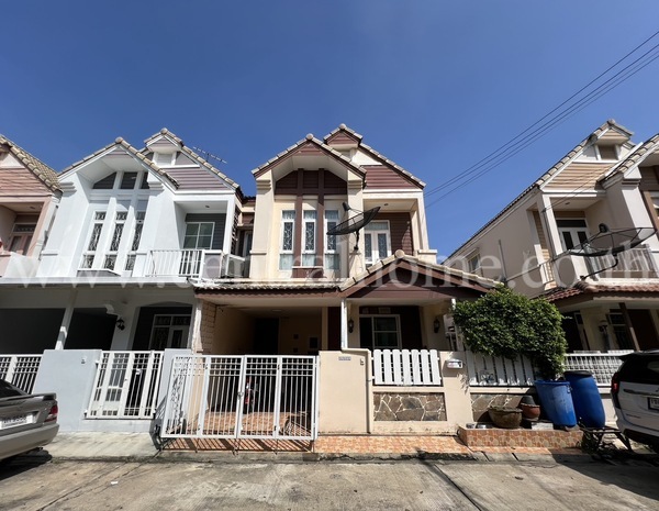 For SaleTownhomePathum Thani,Rangsit, Thammasat : Townhouse Warangkul Rangsit - Khlong Sam, corner house.