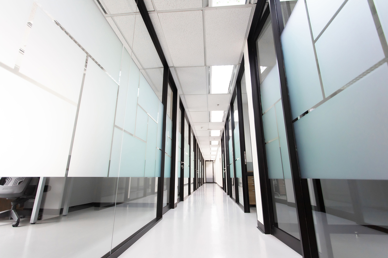 ให้เช่าสำนักงานสุขุมวิท อโศก ทองหล่อ : เซอร์วิสออฟฟิศ สำนักงานให้เช่า อโศก Serviced Office สำนักงานสำเร็จรูป ตกแต่งสวย พร้อมเข้าอยู่ อาคาร เสริมมิตร ทาวเวอร์ สุขุมวิท21 ( Serm-Mitr Tower Asoke ) 12 Workstations ราคาเช่า 75,000 บาท/เดือน ใกล้รถไฟฟ้า BTSอโศก