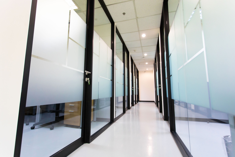 ให้เช่าสำนักงานสุขุมวิท อโศก ทองหล่อ : เซอร์วิสออฟฟิศ สำนักงานให้เช่า อโศก Serviced Office สำนักงานสำเร็จรูป ตกแต่งสวย พร้อมเข้าอยู่ อาคาร เสริมมิตร ทาวเวอร์ สุขุมวิท21 ( Serm-Mitr Tower Asoke ) 12 Workstations ราคาเช่า 75,000 บาท/เดือน ใกล้รถไฟฟ้า BTSอโศก