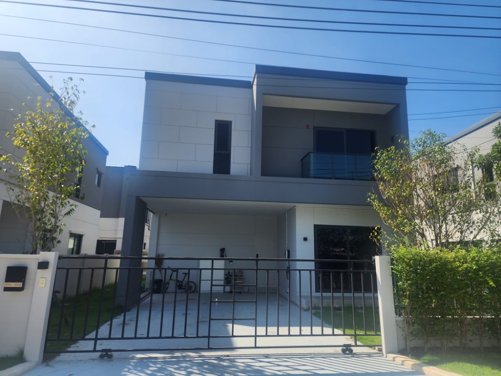 For SaleHouseBangna, Bearing, Lasalle : Single family house Centro Bangna / 3 bedrooms (for sale). Centro Bangna / Detached House 3 Bedrooms (FOR SALE) CJ320