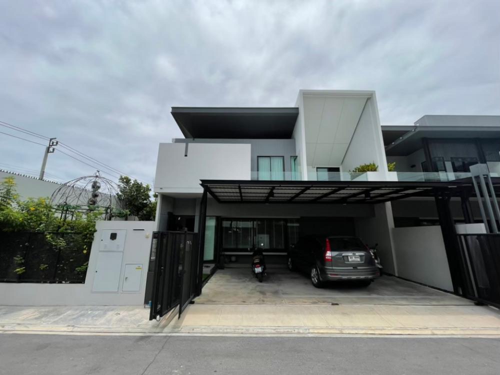 ขายทาวน์โฮมบางนา แบริ่ง ลาซาล : ทาวน์โฮม วีเว่ บางนา กม. 7 / 3 ห้องนอน (ขาย), Vive Bangna Km.7 / Townhome 3 Bedrooms (FOR SALE) CJ089