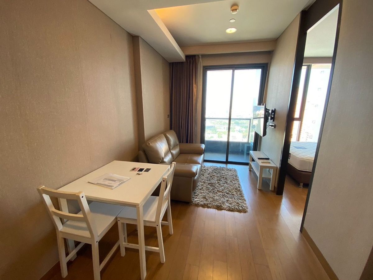 For RentCondoSukhumvit, Asoke, Thonglor : The Lumpini 24. The actual room is beautifully decorated as shown in the picture ✨ Fully Furnished ✨📞 Line : @pukkhome (with @)