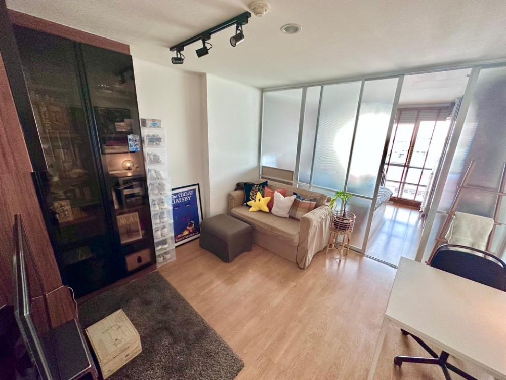 For SaleCondoRatchadapisek, Huaikwang, Suttisan : 📍🔥🔥🔥Selling very cheap🔥🔥🔥U Delight Am Huai Khwang project, size 32.44, 6th floor, beautiful room with well built cabinets, 2 air conditioners (1 has been replaced from the one that came with the room), heater Warm water (Replaced from the one that came wi