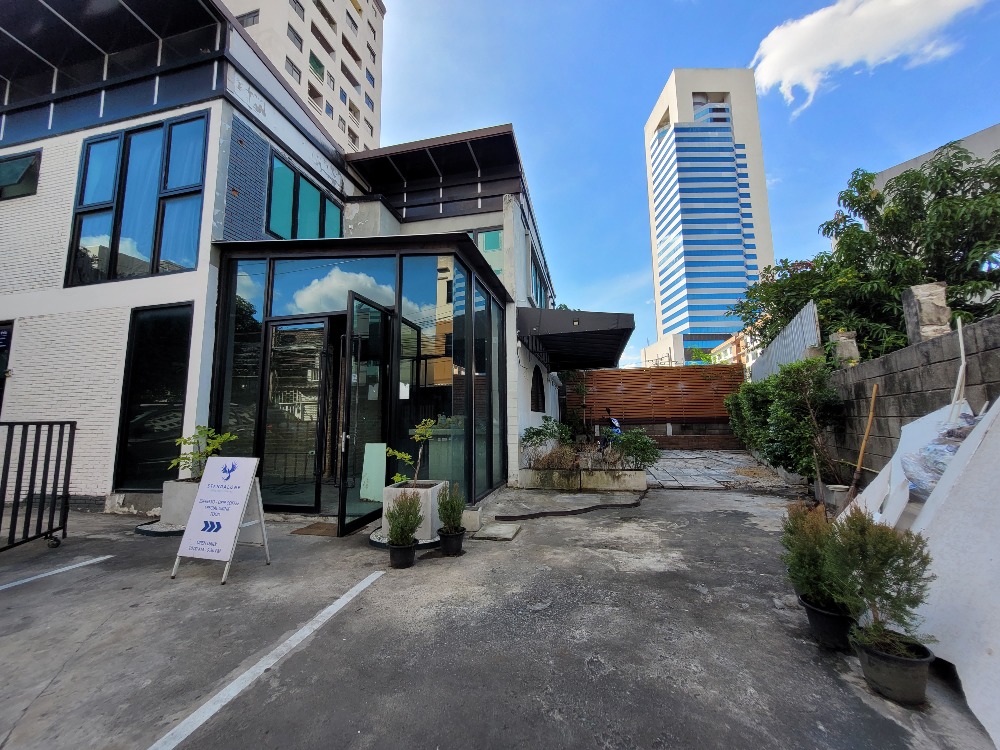 ให้เช่าร้านค้า/ตลาดนัดลาดพร้าว เซ็นทรัลลาดพร้าว : พื้นที่ขายของ ตกแต่งสวยงาม ทำเลดี ให้่เช่า ย่านลาดพร้าว-จตุจักร ใกล้โรงเรียนเซนต์จอห์น เพียง 1 กม.
