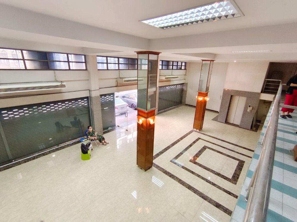 For RentShop HousePinklao, Charansanitwong : Cheapest in 3 worlds There is a 4.5 Storey passenger elevator. Boromarajonani29-45 MRT Sirithorn 1005 Sq.m.6Bed 7Toliet 4Air Central Pinklao! New Real For Rent Showroom Office Commercial Building with Lift 4.5 Stories 3U