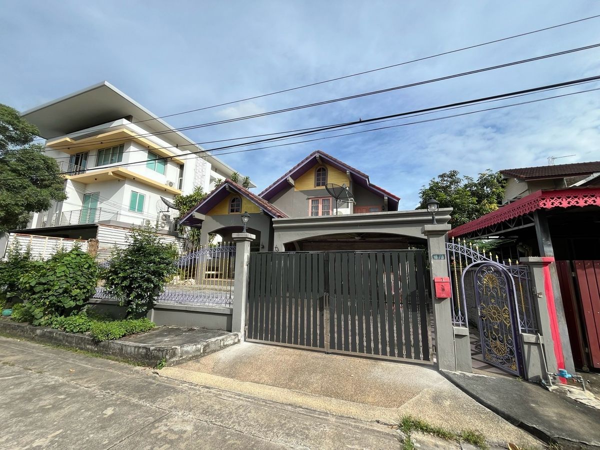 ให้เช่าโฮมออฟฟิศพัฒนาการ ศรีนครินทร์ : ปล่อยเช่า บ้านเดี่ยวโฮมออฟฟิศ ตรงข้ามห้าง Paradise Park ที่จอดรถ 3-4 คัน เหมาะทำออฟฟิศ และที่พักอาศัย