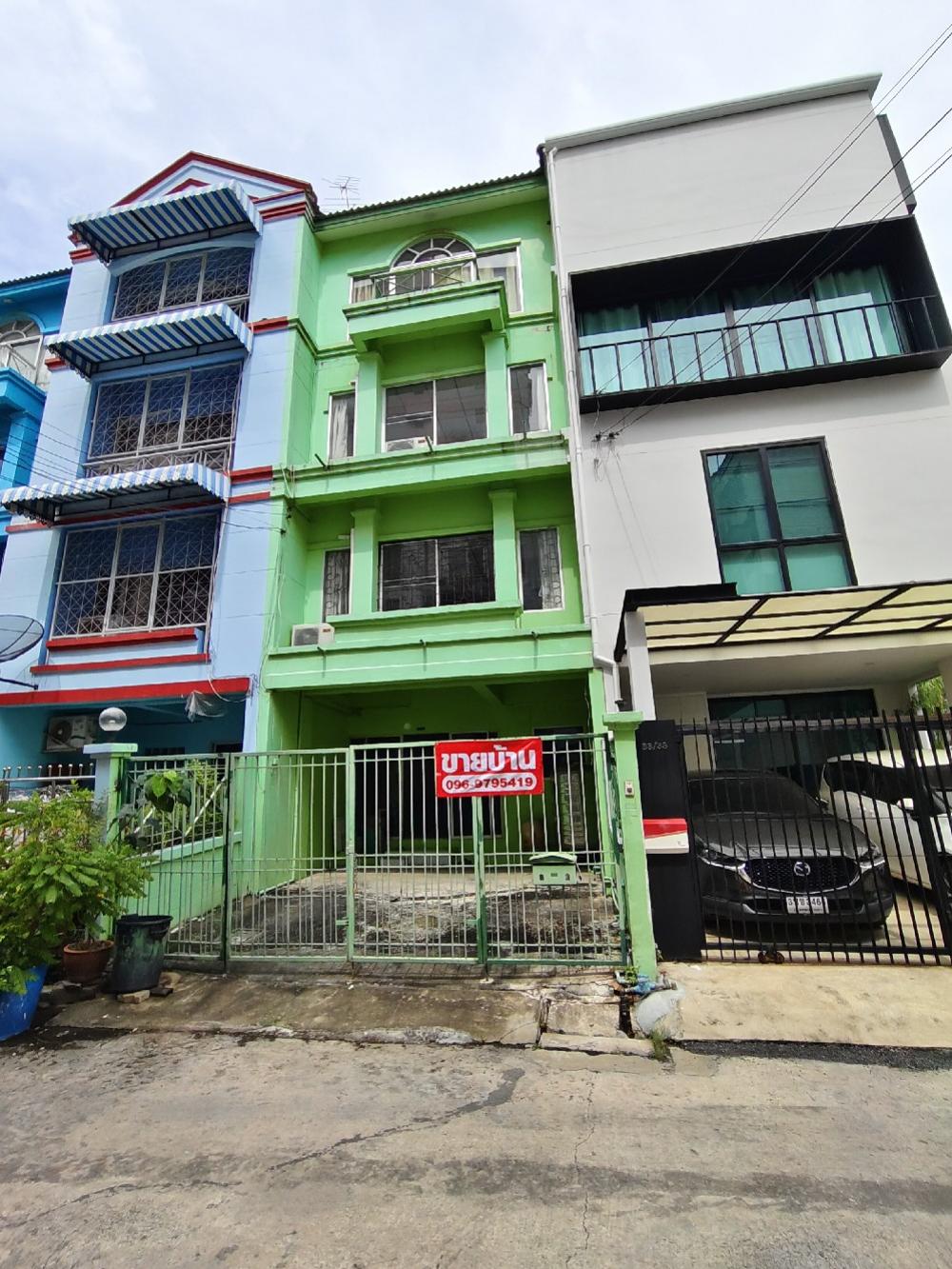 For SaleTownhomeOnnut, Udomsuk : Urgent sale, townhouse, 4 bedrooms, 4 floors, Soi Sukhumvit 101/1.