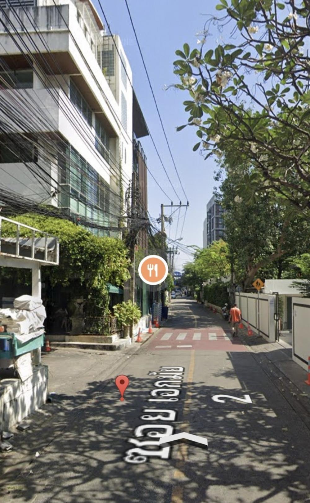 For SaleLandSukhumvit, Asoke, Thonglor : Land for sale Ekkamai 2, cheap price, suitable for building a house, cheapest price in this area, near the BTS 500 meters.