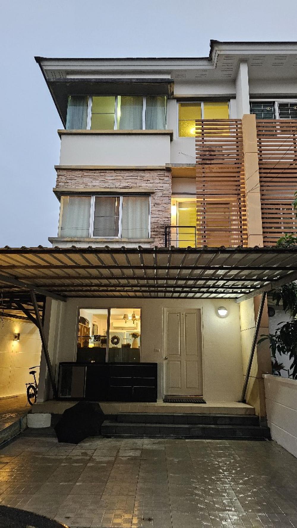 ให้เช่าทาวน์โฮมลาดพร้าว101 แฮปปี้แลนด์ : 🚩For Rent : Townplus Ladphrao 101 / 🐱 Allowed small pets / 2 Bed, 3 Bath / 27,000.-