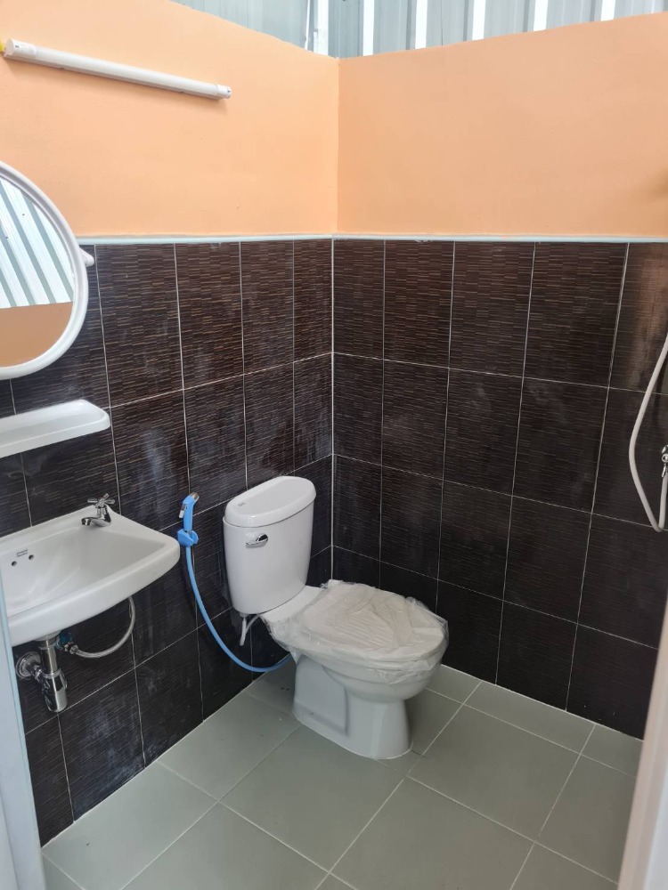 For RentWarehouseRama5, Ratchapruek, Bangkruai : Warehouse/warehouse for rent, 200 sq m., HomePro area, Rama 5 Circle, Ratchaphruek, Bang Kruai, Nonthaburi.