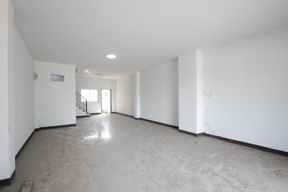 For SaleShop HouseMahachai Samut Sakhon : New Phutthasakhon Sai 4 commercial building, Phra Pin 12, trading, office, main road, 3 floors, corner room, beginning of the project, new room, never lived in (there are 3 adjacent rooms to choose from))