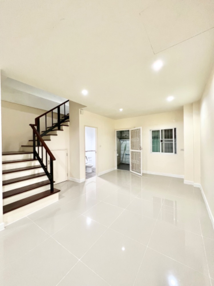 ให้เช่าทาวน์โฮมสมุทรปราการ สำโรง : ให้เช่า ทาวน์เฮ้าส์2ชั้น หลังมุม ตกแต่งใหม่พร้อมอยู่