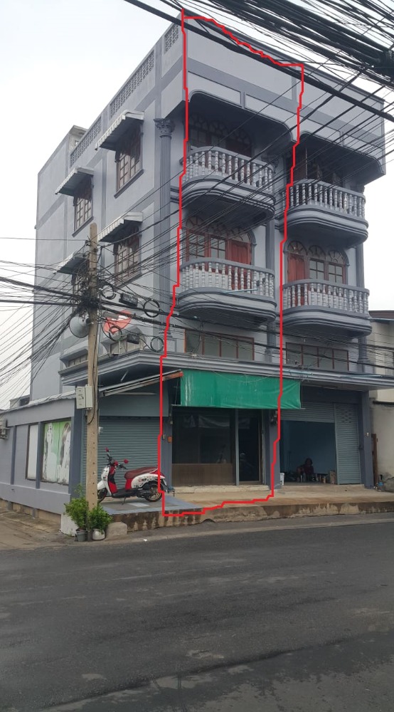For RentShop HouseNawamin, Ramindra : For rent: 3 and a half storey shophouse, house number 583/19, Soi Phahonyothin 58, Intersection 51, Soi Annex.