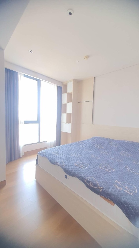 For RentCondoSukhumvit, Asoke, Thonglor : Fully furnished 1 bedroom 1 bathroom condo for rent with a floorsize of 38 sq.m., located on the 12ath floor, at The Lumpini 24 building, near MiniMart and 7/11 at waking distance.