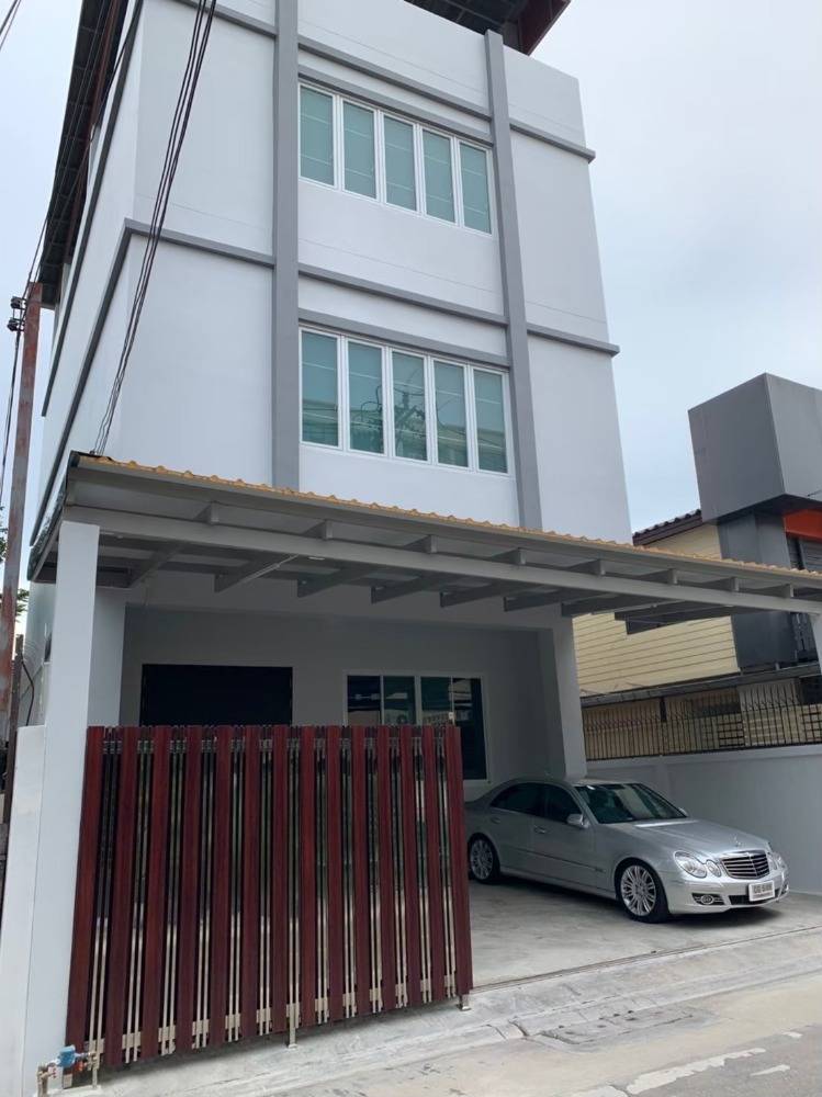 For RentHousePinklao, Charansanitwong : Single house for rent, near Central Pinklao, only 9 minutes away.