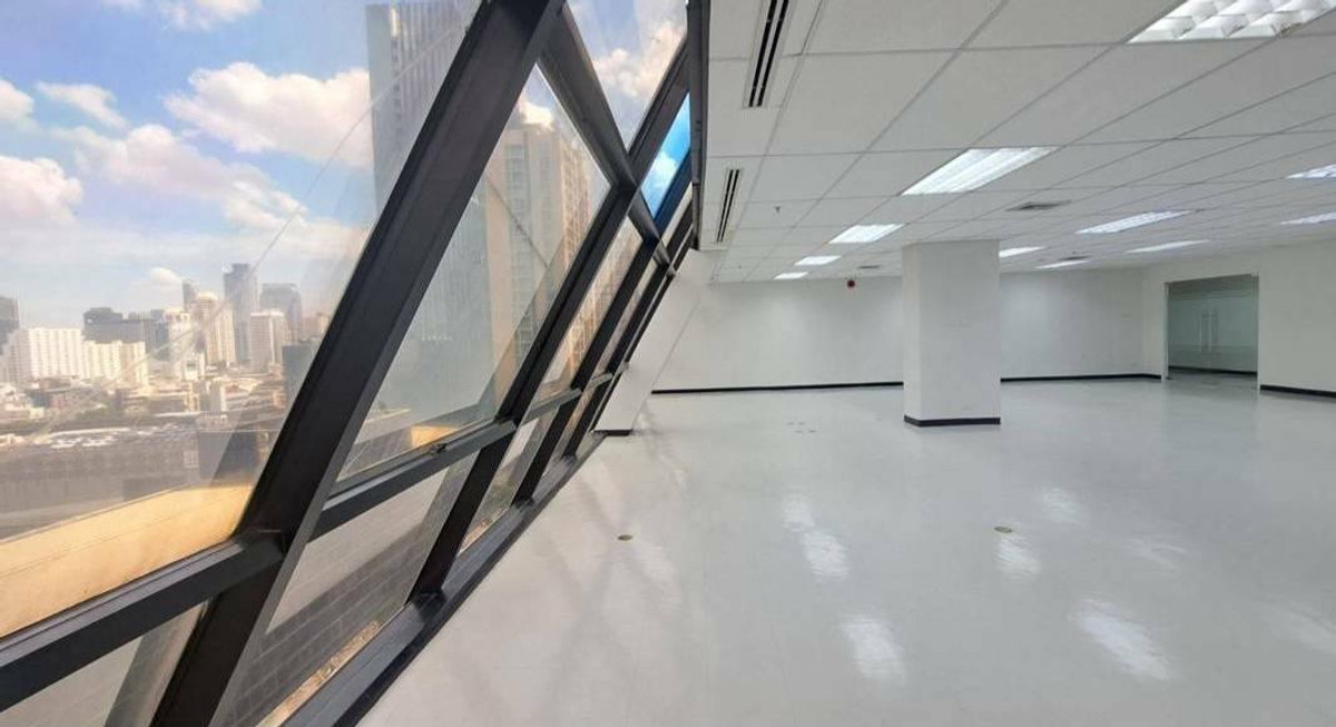 For RentOfficeRatchathewi,Phayathai : Office space for rent, Siripinyo Building, near BTS Phaya Thai and Airport Link Phaya Thai, area 145.82 sq m., for 80,201 baht / month (price 550 baht / sq m.)