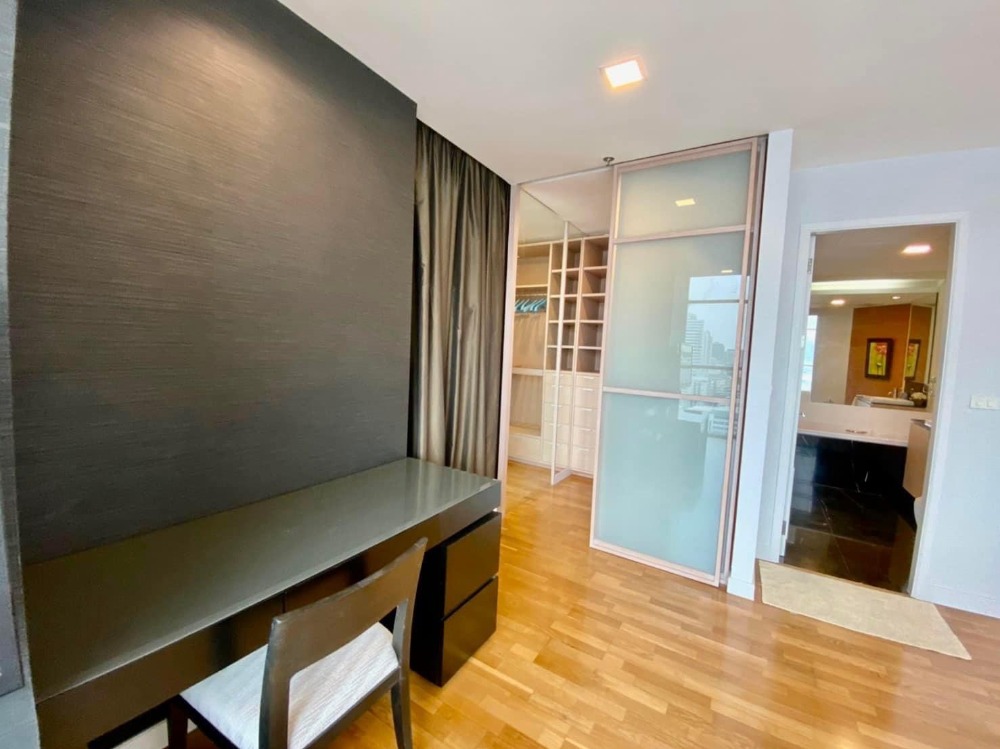 For RentCondoSathorn, Narathiwat : 📣✨ Urbana Sathorn for rent ✨📣 2 bedrooms, 2 bathrooms, beautifully decorated, complete electrical appliances.