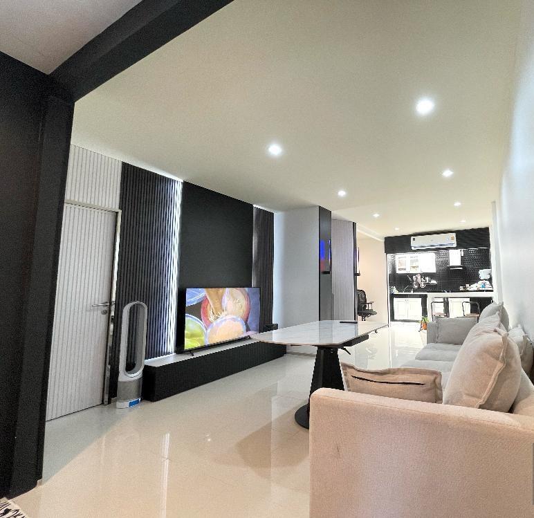 ให้เช่าทาวน์โฮมนวมินทร์ รามอินทรา : [เช่า] 🏠 ทาวน์เฮ้าส์ให้เช่า ปลื้ม วัชรพล-เอกมัย, 2 ห้องนอน