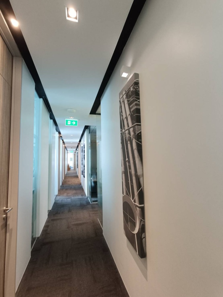 For RentOfficeSukhumvit, Asoke, Thonglor : Bangkok Office For Rent Phromphong Sukhumvit Serviced Office Bhiraj Tower At Emquartier Office Building Fully-Furnished 3-4 Workstations closed to BTS Phrom Phong, Asoke, Sukhumvit Raod, Wattana, Phromphong