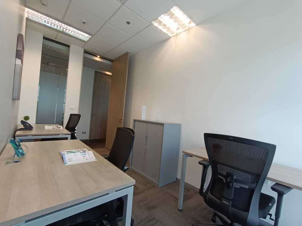 For RentOfficeSukhumvit, Asoke, Thonglor : Bangkok Office For Rent Phromphong Sukhumvit Serviced Office Bhiraj Tower At Emquartier Office Building Fully-Furnished 3-4 Workstations closed to BTS Phrom Phong, Asoke, Sukhumvit Raod, Wattana, Phromphong
