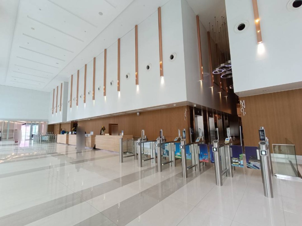 For RentOfficeSukhumvit, Asoke, Thonglor : Bangkok Office For Rent Phromphong Serviced Office Bhiraj Tower At Emquartier Office Building Fully-Furnished 3 Workstations closed to BTS Phrom Phong, Asoke, Sukhumvit Raod, Wattana, Phromphong