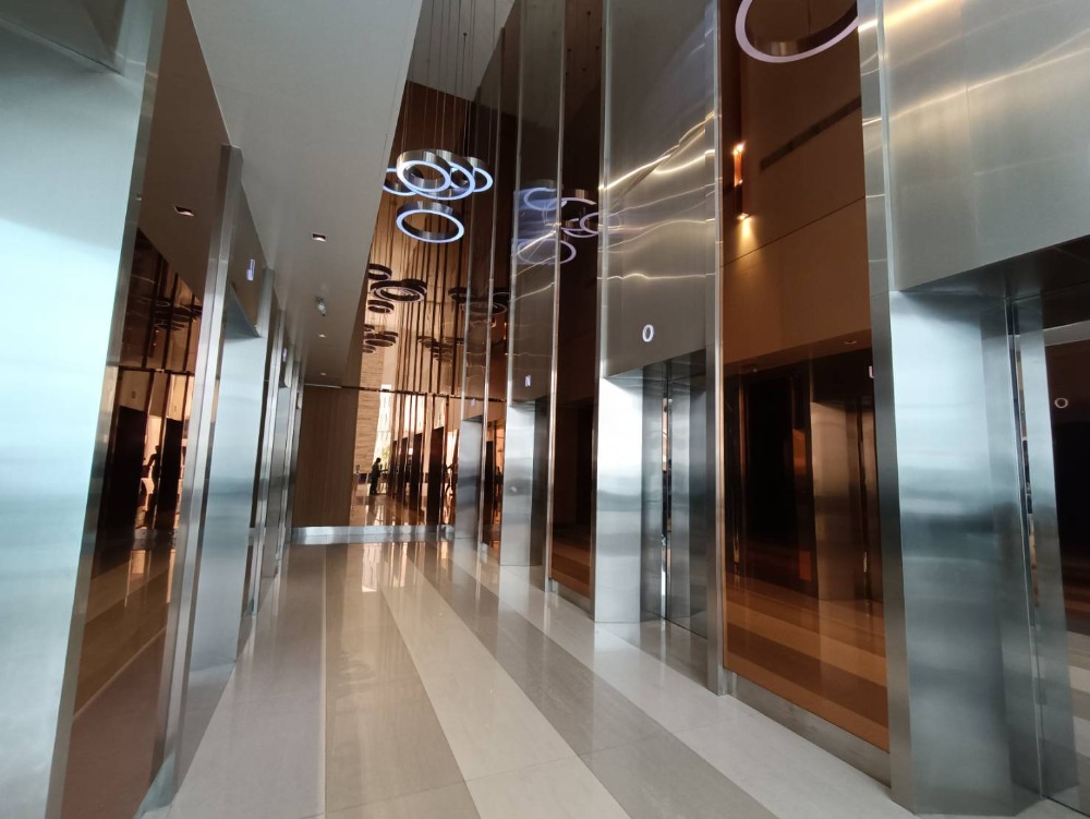 For RentOfficeSukhumvit, Asoke, Thonglor : Bangkok Office For Rent Phromphong Serviced Office Bhiraj Tower At Emquartier Office Building Fully-Furnished 3 Workstations closed to BTS Phrom Phong, Asoke, Sukhumvit Raod, Wattana, Phromphong