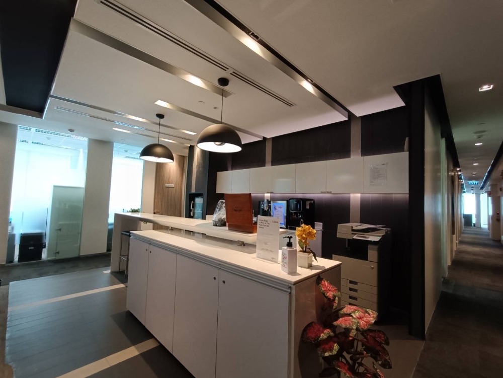 For RentOfficeSukhumvit, Asoke, Thonglor : Bangkok Office For Rent Phromphong Serviced Office Bhiraj Tower At Emquartier Office Building Fully-Furnished 3 Workstations closed to BTS Phrom Phong, Asoke, Sukhumvit Raod, Wattana, Phromphong
