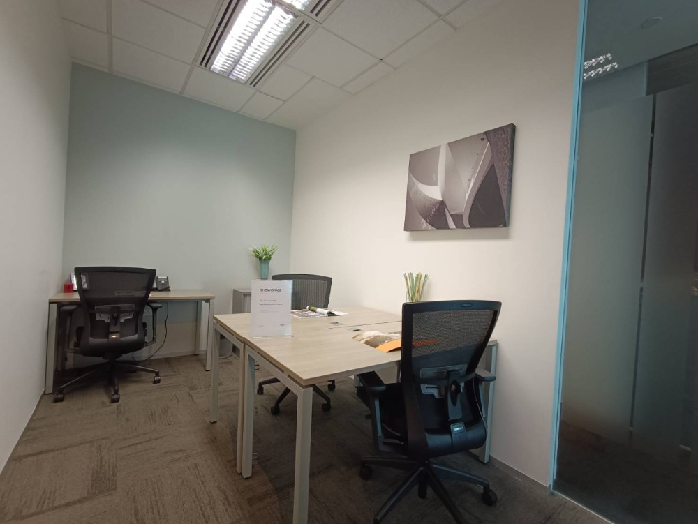 For RentOfficeSukhumvit, Asoke, Thonglor : Bangkok Office For Rent Phromphong Serviced Office Bhiraj Tower At Emquartier Office Building Fully-Furnished 3 Workstations closed to BTS Phrom Phong, Asoke, Sukhumvit Raod, Wattana, Phromphong