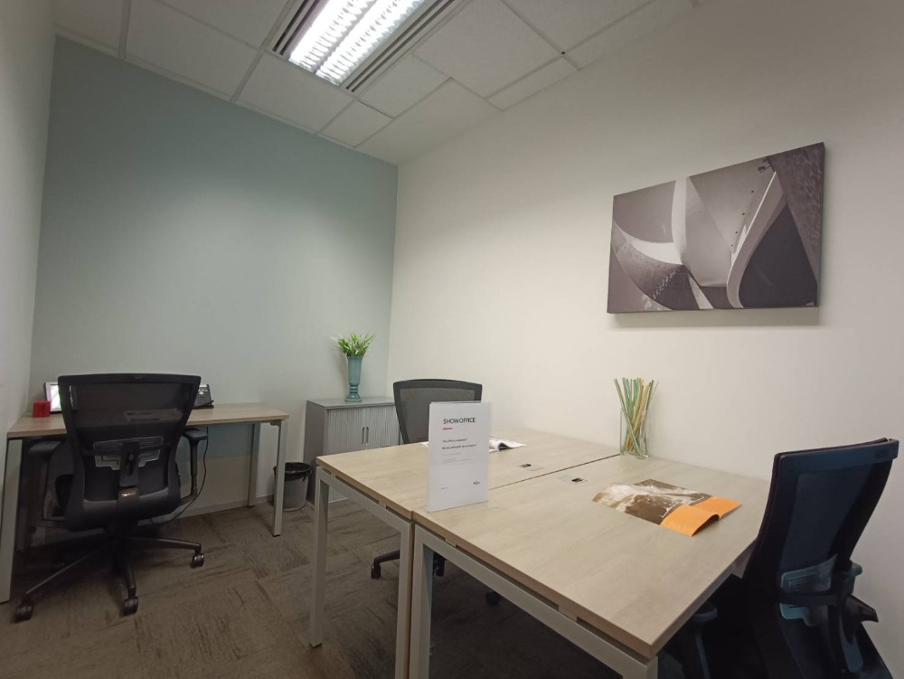 For RentOfficeSukhumvit, Asoke, Thonglor : Bangkok Office For Rent Phromphong Serviced Office Bhiraj Tower At Emquartier Office Building Fully-Furnished 3 Workstations closed to BTS Phrom Phong, Asoke, Sukhumvit Raod, Wattana, Phromphong