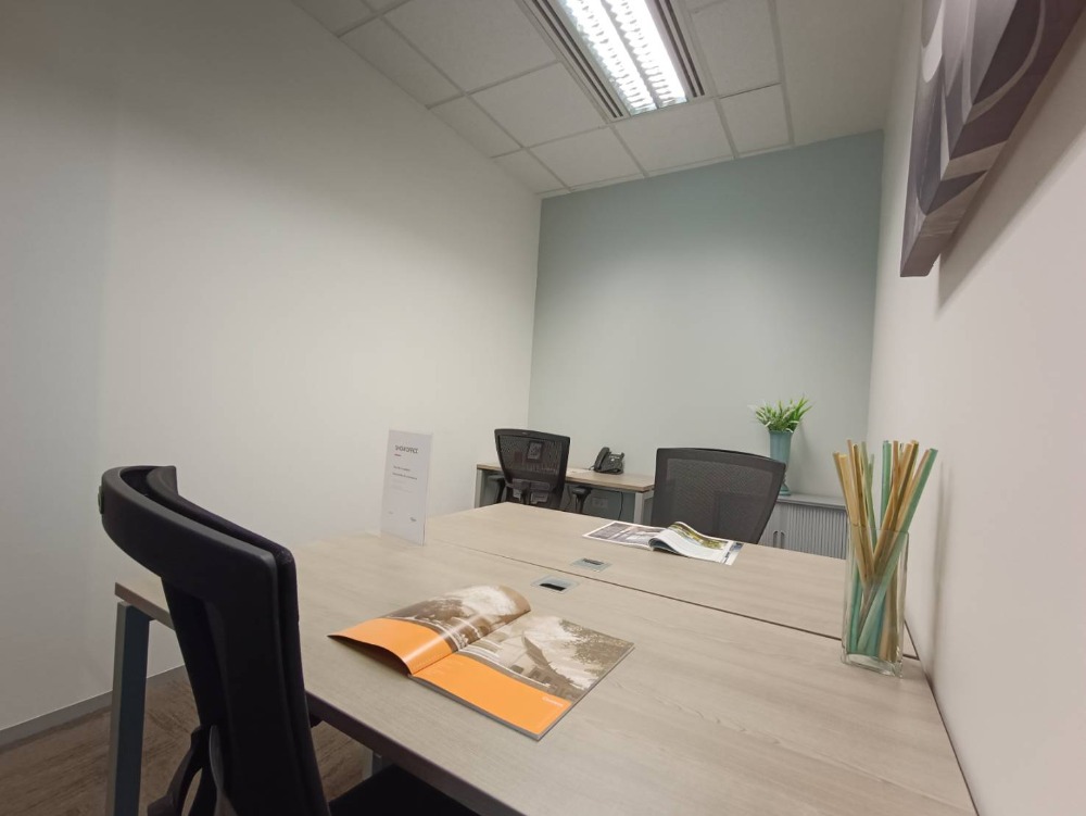 For RentOfficeSukhumvit, Asoke, Thonglor : Bangkok Office For Rent Phromphong Serviced Office Bhiraj Tower At Emquartier Office Building Fully-Furnished 3 Workstations closed to BTS Phrom Phong, Asoke, Sukhumvit Raod, Wattana, Phromphong