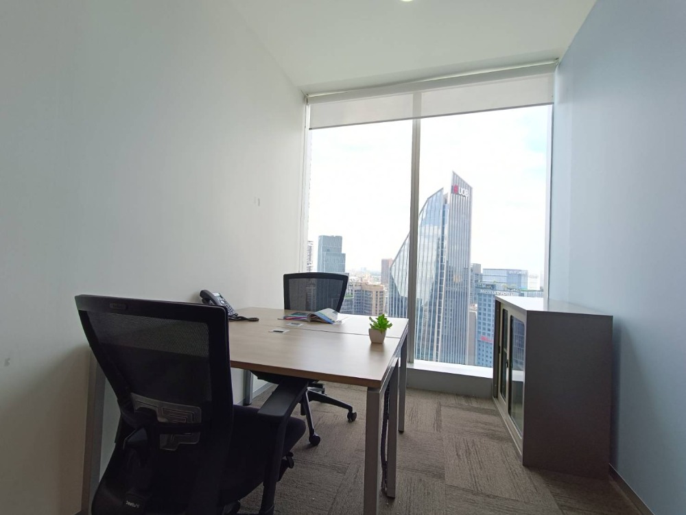 ให้เช่าสำนักงานสุขุมวิท อโศก ทองหล่อ : เซอร์วิสออฟฟิศ พื้นที่สำนักงานให้เช่า พร้อมพงษ์ Serviced Office ตกแต่งสวย พร้อมเข้าอยู่ อาคาร ภิรัช ทาวเวอร์ แอท เอ็มควอเทียร์ ( Bhiraj Tower At Emquartier Office Building ) 5 Workstations ราคาเช่า 55,590 บาท/เดือน