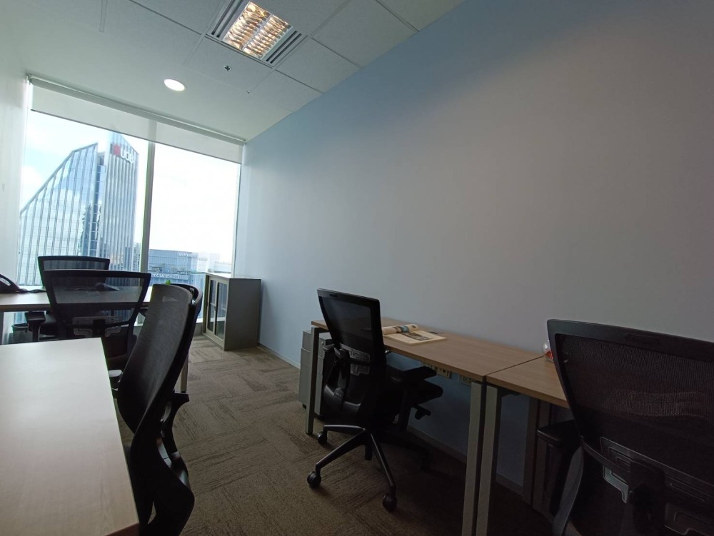 ให้เช่าสำนักงานสุขุมวิท อโศก ทองหล่อ : เซอร์วิสออฟฟิศ พื้นที่สำนักงานให้เช่า พร้อมพงษ์ Serviced Office ตกแต่งสวย พร้อมเข้าอยู่ อาคาร ภิรัช ทาวเวอร์ แอท เอ็มควอเทียร์ ( Bhiraj Tower At Emquartier Office Building ) 5 Workstations ราคาเช่า 55,590 บาท/เดือน