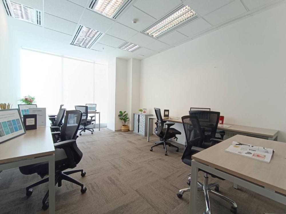 ให้เช่าสำนักงานสุขุมวิท อโศก ทองหล่อ : เซอร์วิสออฟฟิศ พื้นที่สำนักงานให้เช่า พร้อมพงษ์ Serviced Office ตกแต่งสวย พร้อมเข้าอยู่ อาคาร ภิรัช ทาวเวอร์ แอท เอ็มควอเทียร์ ( Bhiraj Tower At Emquartier Office Building ) 7 Workstations ราคาเช่า 77,790 บาท/เดือน