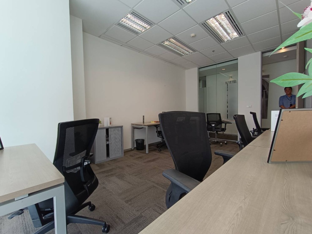 ให้เช่าสำนักงานสุขุมวิท อโศก ทองหล่อ : เซอร์วิสออฟฟิศ พื้นที่สำนักงานให้เช่า พร้อมพงษ์ Serviced Office ตกแต่งสวย พร้อมเข้าอยู่ อาคาร ภิรัช ทาวเวอร์ แอท เอ็มควอเทียร์ ( Bhiraj Tower At Emquartier Office Building ) 7 Workstations ราคาเช่า 77,790 บาท/เดือน