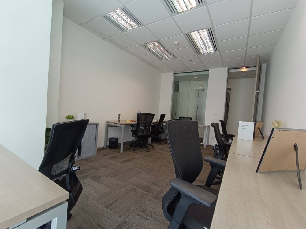 ให้เช่าสำนักงานสุขุมวิท อโศก ทองหล่อ : เซอร์วิสออฟฟิศ พื้นที่สำนักงานให้เช่า พร้อมพงษ์ Serviced Office ตกแต่งสวย พร้อมเข้าอยู่ อาคาร ภิรัช ทาวเวอร์ แอท เอ็มควอเทียร์ ( Bhiraj Tower At Emquartier Office Building ) 7 Workstations ราคาเช่า 77,790 บาท/เดือน