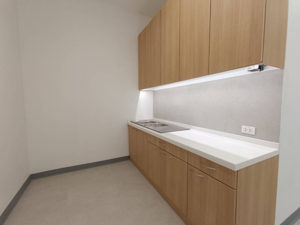 ให้เช่าสำนักงานราชเทวี พญาไท : ออฟฟิศ พื้นที่สำนักงานให้เช่า ( Office For Rent ) สำนักงาน อาคาร เพียร์ 111 ( Pier 111 Office Building ) ขนาด 115 - 1,271 ตร.ม. (ราคาเช่า 800 บาท/ตร.ม.) ใกล้รถไฟฟ้า BTSชิดลม, BTSสยาม ย่านราชดำริ, ปทุมวัน, ลุมพินี