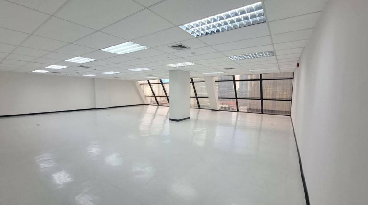 For RentOfficeRatchathewi,Phayathai : Office space for rent, Siripinyo Building, near BTS Phaya Thai and Airport Link Phaya Thai, area 145.82 sq m., for 80,201 baht / month (price 550 baht / sq m.)
