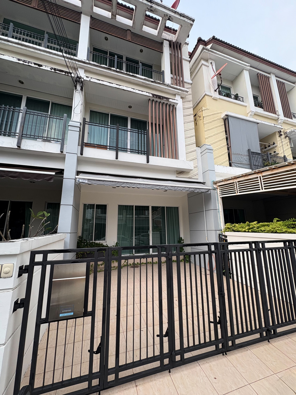 For SaleTownhomeKaset Nawamin,Ladplakao : Baan Klang Muang Urbanian Kaset - Nawamin 2 Town Home 3 floors, Soi Lat Pla Khao 79