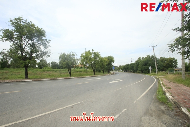 ขายที่ดินฉะเชิงเทรา : ขายที่ดินสนามกอล์ฟบางปะกงริเวอร์ไซด์คันทรีคลับ 502 ตร.ว ถนนเมน สร้างบ้าน เรือนรับรอง ใกล้แม่น้ำบางปะกง ราคาพิเศษ