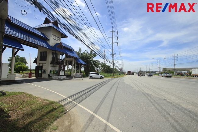 ขายที่ดินฉะเชิงเทรา : ขายที่ดินสนามกอล์ฟบางปะกงริเวอร์ไซด์คันทรีคลับ 502 ตร.ว ถนนเมน สร้างบ้าน เรือนรับรอง ใกล้แม่น้ำบางปะกง ราคาพิเศษ