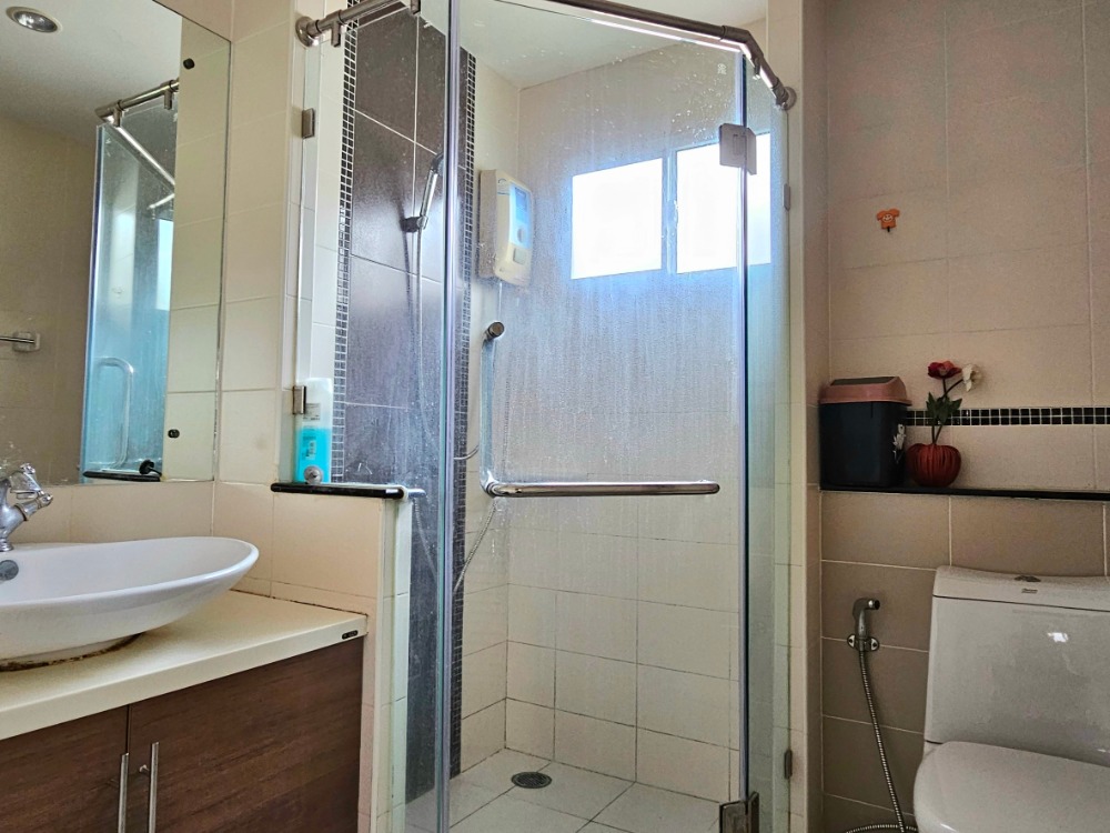 ให้เช่าบ้านลาดกระบัง สุวรรณภูมิ : ให้เช่าบ้าน หมู่บ้านภัสสร เพรสทีจ อ่อนนุช ติดต่อ 082 925 9542