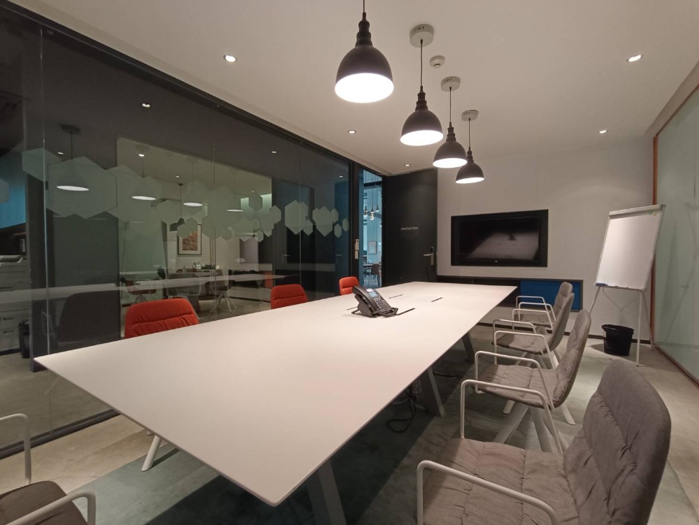 ให้เช่าสำนักงานอ่อนนุช อุดมสุข : เซอร์วิสออฟฟิศ พื้นที่สำนักงานให้เช่า พระโขนง Serviced Office ตกแต่งสวย พร้อมเข้าอยู่ อาคาร ซัมเมอร์ ฮิลล์ พระโขนง ( Summer Hills Phrakanong Office Building ) 3 Workstations ราคาเช่า 26,990 บาท ใกล้รถไฟฟ้า BTSพระโขนง