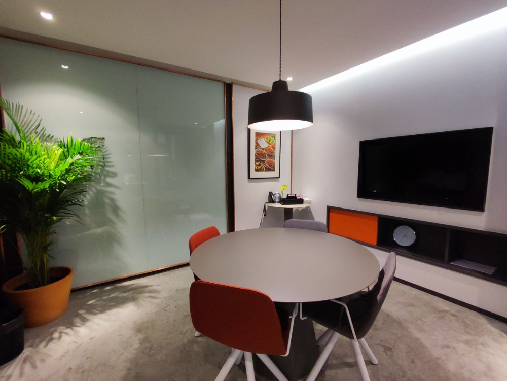 For RentOfficeOnnut, Udomsuk : Bangkok Office For Rent Sukhumvit Phra Kanong Serviced Office Summer Hills Phrakanong Office Building Fully-Furnished 4 Workstations closed to BTS Phrakanong, Sukhumvit, Klongtoey, Ekkamai, Thonglor, Onnut