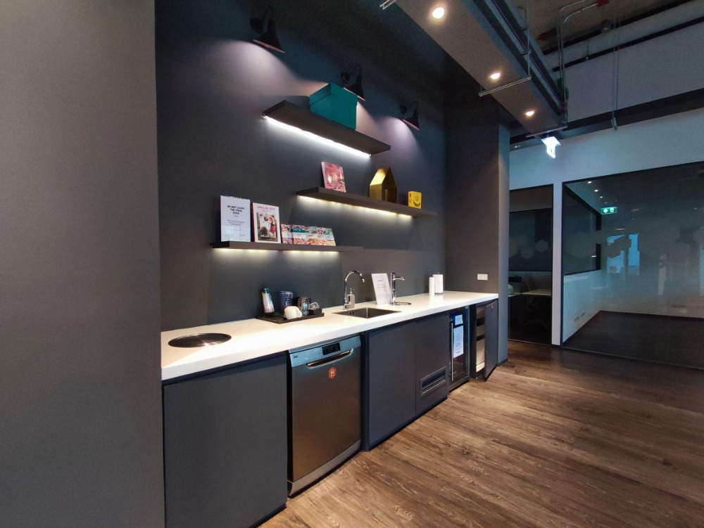 For RentOfficeOnnut, Udomsuk : Bangkok Office For Rent Sukhumvit Phra Kanong Serviced Office Summer Hills Phrakanong Office Building Fully-Furnished 4 Workstations closed to BTS Phrakanong, Sukhumvit, Klongtoey, Ekkamai, Thonglor, Onnut