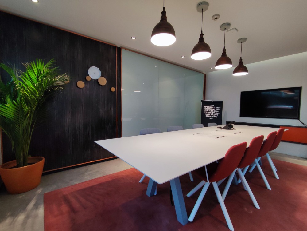 ให้เช่าสำนักงานอ่อนนุช อุดมสุข : เซอร์วิสออฟฟิศ พื้นที่สำนักงานให้เช่า พระโขนง Serviced Office ตกแต่งสวย พร้อมเข้าอยู่ อาคาร ซัมเมอร์ ฮิลล์ พระโขนง ( Summer Hills Phrakanong Office Building ) 19 Workstations ราคาเช่า 193,390 บาท ใกล้รถไฟฟ้า BTSพระโขนง